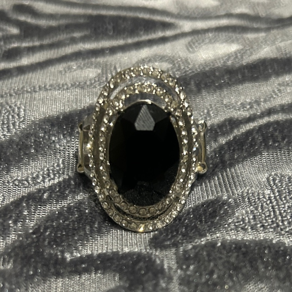 Elegant Black Crystal Oval Cocktail Ring. Stretchy band!!